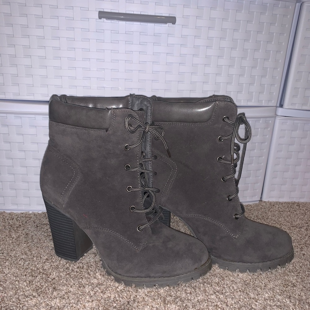Shoe dazzle gray lace up boot booties